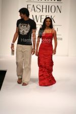 Shweta Salve at Swapnil Shinde Show in Lakme India Fashion Week on April 1st 2008(11).jpg
