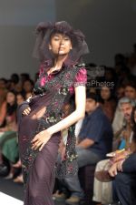 Model walks on the ramp for Deepti Toor in Lakme Fashion Week on April 2nd 2008(26).jpg