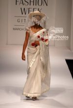 Model walks on the ramp for Sanjay Malhotra in Lakme Fashion week on April 2nd 2008(1).jpg