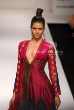 Model walks on the ramp for Sanjay Malhotra in Lakme Fashion week on April 2nd 2008(11).jpg