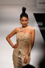 Model walks on the ramp for Sanjay Malhotra in Lakme Fashion week on April 2nd 2008(4).jpg