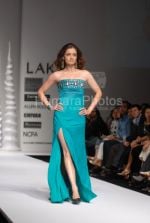 Dia Mirza walks the ramp for Arshiya in LIFW on 3rd April 2008 Dia Mirza walks the ramp for Arshiya in LIFW on 3rd April 2008 (4).jpg