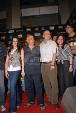 Mahima Chaudhary, Anupam Kher, Mahesh Bhatt at film Hope and a Little Sugar Promos at Fun Republic on April 4th 2008 (20).jpg