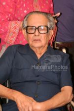 R K Laxman at Special screening of Jodhaa Akbar in  Famous Studio on April 4th 2008(2).jpg