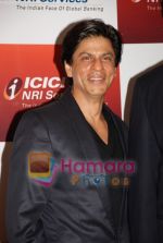 Shahrukh Khan at ICICI Bank announcement of the Global Indian account in Grand Hyatt on April 4th 2008 (12).jpg