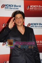 Shahrukh Khan at ICICI Bank announcement of the Global Indian account in Grand Hyatt on April 4th 2008 (23).jpg
