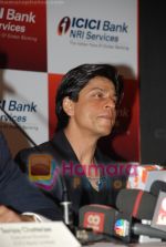 Shahrukh Khan at ICICI Bank announcement of the Global Indian account in Grand Hyatt on April 4th 2008 (38).jpg