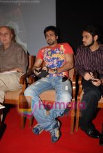 Anupam Kher, Emran Hashmi at the documentary launch of Torchbearer The Story of a Philanthropist at Taj Land_s End on April 5th 2008 (2).jpg