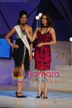 Dia Mirza at Femina Miss India Finals in Andheri Sports Complex on April 5th 2008(7).jpg