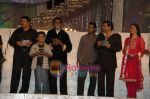 Satish Shah,Aman Siddiqui,Amitabh Bachchan,Vivek Sharma,Ravi Chopra,Juhi Chawla  at Chhote Ustad finals (5).jpg