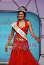 at Femina Miss India Finals in Andheri Sports Complex on April 5th 2008(105).jpg