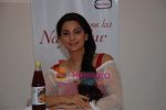 Juhi Chawla signed as the brand ambassador for Rooh Afza in Lower Parel on March 20th 2008 (7).jpg