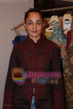 Sabina Chopra at Designer Asmita Marwa_s Lakme Fashion Week preview in Aza, Kemps Corner on March 20th 2008 (2).jpg