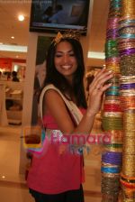 Femina Miss India finalists visit Pantaloon store in  Megamall on April 8th 2008 (28).jpg