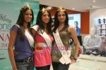 Femina Miss India finalists visit Pantaloon store in  Megamall on April 8th 2008 (34).jpg