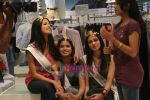 Femina Miss India finalists visit Pantaloon store in  Megamall on April 8th 2008 (45).jpg