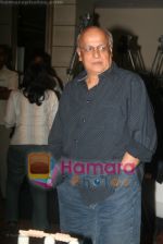 Mahesh Bhatt at Jannat press meet in Mayfair Rooms on April 8th 2008 (3).jpg
