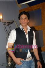 Shahrukh Khan meets the media on the sets of Kya Aap Paanchvi Paas Se Tez Hai in  Filmcity on April 8th 2008 (15).jpg