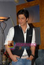 Shahrukh Khan meets the media on the sets of Kya Aap Paanchvi Paas Se Tez Hai in  Filmcity on April 8th 2008 (22).jpg