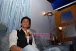 Shahrukh Khan meets the media on the sets of Kya Aap Paanchvi Paas Se Tez Hai in  Filmcity on April 8th 2008 (29).jpg