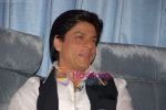 Shahrukh Khan meets the media on the sets of Kya Aap Paanchvi Paas Se Tez Hai in  Filmcity on April 8th 2008 (32).jpg