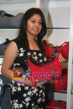 Sunidhi Chauhan at the Kipling Store, Skyzone, Phoenix Mills on April 9th 2008 (22).jpg