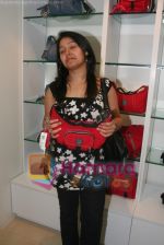 Sunidhi Chauhan at the Kipling Store, Skyzone, Phoenix Mills on April 9th 2008 (28).jpg