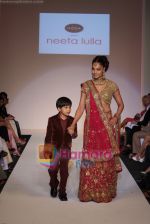 Bipasha Basu showcasing Neeta Lullas designer collection at Dubai Fashion Week on April 11th 2008 (5).JPG