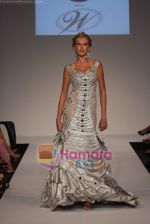 Model showcasing Isla Modas designer collection in Grand Finale at Dubai Fashion Week on April 11th 2008 (12).JPG