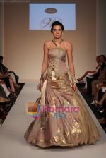 Model showcasing Isla Modas designer collection in Grand Finale at Dubai Fashion Week on April 11th 2008 (20).JPG