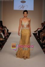 Model showcasing Isla Modas designer collection in Grand Finale at Dubai Fashion Week on April 11th 2008 (22).JPG