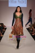 Model showcasing Vikram Phadnis designer collection at Dubai Fashion Week on April 11th 2008 (48).JPG