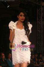 Model walks on the ramp for Neeta Lullas fashion show presented by Gitanjali in ITC Parel on April 12th 2008 (21).jpg