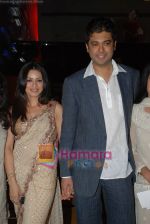 Mahima Chaudhry with Hubby at Hope Little Sugar premiere in  Cinemax on April 17th 2008 (2).jpg
