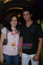 Sharman Joshi with wife at Hope Little Sugar premiere in  Cinemax on April 17th 2008 (2).jpg