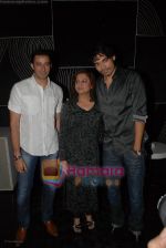 Zulfi Syed, Arti, Shawar Ali at designer Arti Bali_s launch in Sahara Star on April 20th 2008 (3).jpg