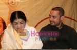 Lata Mangeshkar  and Aamir Khan at the Award Ceremony in Shanmukhanand hall, Mumbai on April 24th 2008 (2).JPG