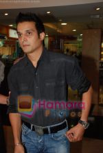 Jimmy Shergill at Hastey Hastey music launch in Milan Mall on April 26th 2008 (2).jpg