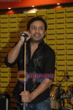 Najam Sheraz from Pakistan launches his album in Infinity on April 26th 2008 (1).JPG