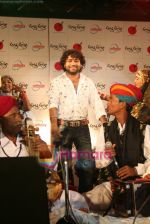 Kailash Kher at the Launch of Rang Rasiya - Colours of Passion first look in Taj Land_s End on April 29th 2008(8).JPG
