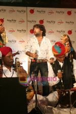 Kailash Kher at the Launch of Rang Rasiya - Colours of Passion first look in Taj Land_s End on April 29th 2008(9).JPG