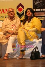 Raveena Tandon at Dadasaheb Phalke Awards in Bhaidas Hall on April 30th 2008(18).JPG