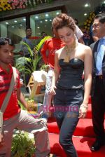 Kangana Ranaut at the launch of Joyalukkas store in Bandra,Mumbai on May 4th 2008(19).JPG