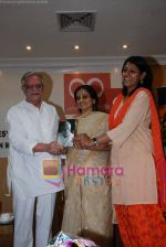 Gulzar and Nandita Das at Fragmented Frames a book by Bhavna Somaaya in IMC on May 9th 2008(2).JPG