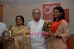 Gulzar and Nandita Das at Fragmented Frames a book by Bhavna Somaaya in IMC on May 9th 2008(7).JPG