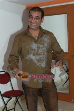 Abhijeet to cheer Sukhbir at his rehearsals in Abu Malik rehearsal hall at Four Bungalows, Andheri West on May 4th 2008.jpg