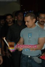 Aamir Khan launches PVR_s new multiplex in Goregaon in  Oberoi Mall, Goregaon on May 15th 2008(15).JPG