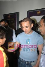 Aamir Khan launches PVR_s new multiplex in Goregaon in  Oberoi Mall, Goregaon on May 15th 2008(22).JPG