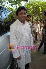 A R Rahman at the Music Launch of Jaane Tu Ya Jaane Na in Shammi Kapoor_s residence on May 20th 2008(3).JPG