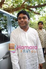 A R Rahman at the Music Launch of Jaane Tu Ya Jaane Na in Shammi Kapoor_s residence on May 20th 2008(7).JPG